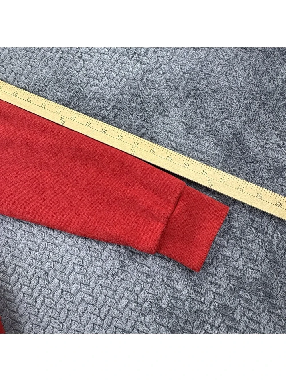 Young & Reckless Red Sweat Shirt Size Medium (0081)